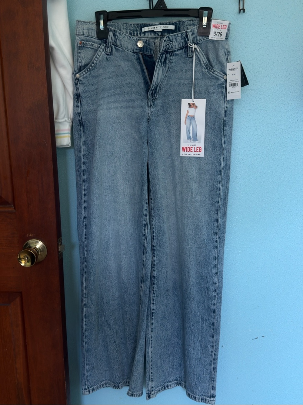 Celebrity Pink Women's Wide-Leg Jeans in Light Wash Blue